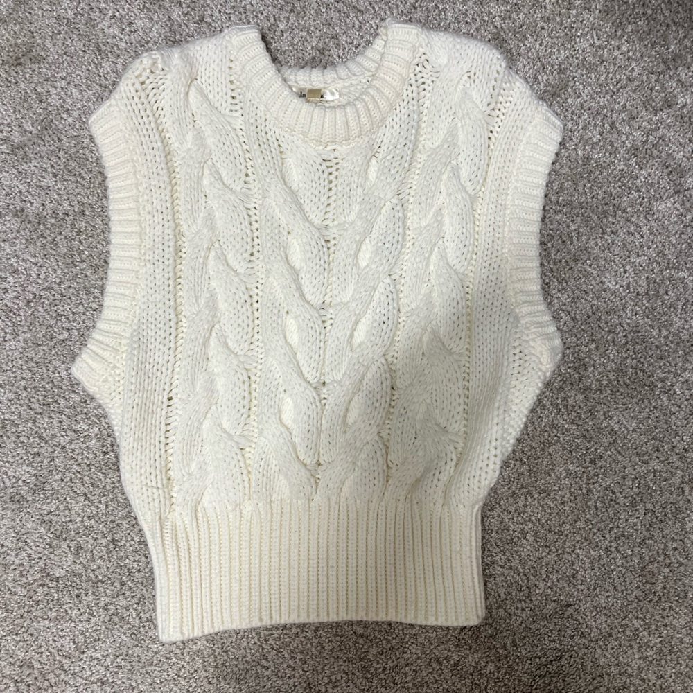 Cable Knit Sleeveless Sweater Vest